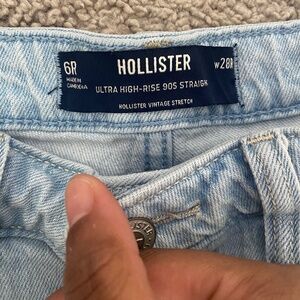 Hollister Ultra High-Rise 90s Straight Jeans